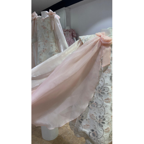 فستان بناتي سبور فراشة وفيونكه على الكتف - 906 - يوجد اختلاف بدرجة لون الجناح صورة توضيحية في اخر صورتين فستان بناتي سبور فراشة وفيونكه على الكتف - 906 - يوجد اختلاف بدرجة لون الجناح صورة توضيحية في اخر صورتين