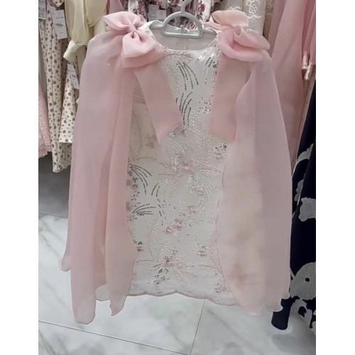 فستان بناتي سبور فراشة وفيونكه على الكتف - 906 - يوجد اختلاف بدرجة لون الجناح صورة توضيحية في اخر صورتين فستان بناتي سبور فراشة وفيونكه على الكتف - 906 - يوجد اختلاف بدرجة لون الجناح صورة توضيحية في اخر صورتين