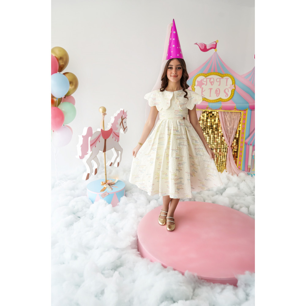 فستان بناتي بإطلالة ملكية مستوحاة من الأجواء الاحتفالية - 988