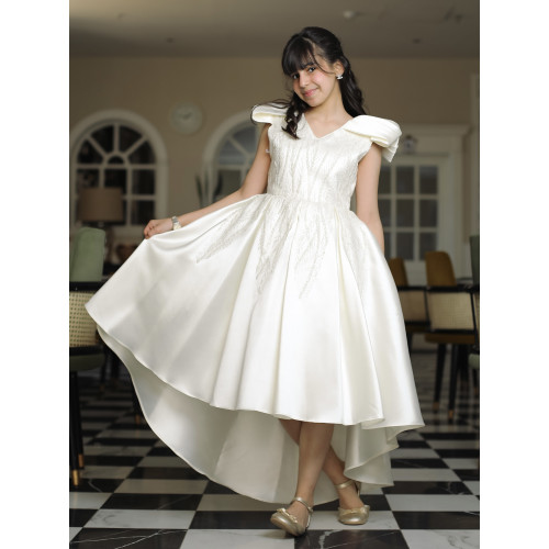 فستان سهرة بناتي بإطلالة ملكية وبتطريز فضي - 832 فستان سهرة بناتي بإطلالة ملكية وبتطريز فضي - 832