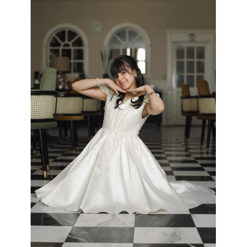 فستان سهرة بناتي بإطلالة ملكية وبتطريز فضي - 832