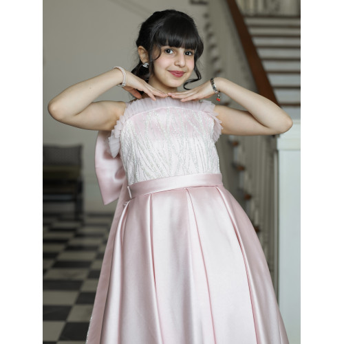 فستان بناتي وردي بذيل وتطريز فضي | فستان سهرة للأفراح - M3605 فستان بناتي وردي بذيل وتطريز فضي | فستان سهرة للأفراح - M3605