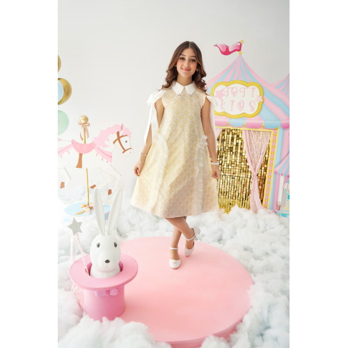 فستان بناتي أصفر بفيونكات على الكتف | إطلالة تنبض بالحياة - 1042 فستان بناتي أصفر بفيونكات على الكتف | إطلالة تنبض بالحياة - 1042