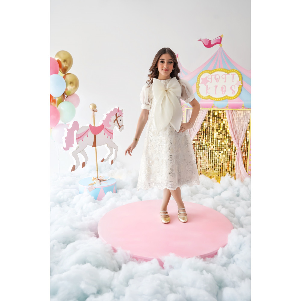 فستان بناتي ترتر فضي وفيونكة من الأناقة الكلاسيكية  - 987