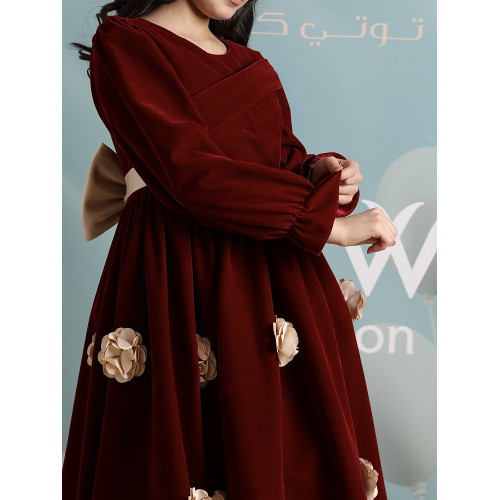 فستان بناتي مخمل عنابي بزهور بارزة | فستان شتوي فاخر - 1100 فستان بناتي مخمل عنابي بزهور بارزة | فستان شتوي فاخر - 1100