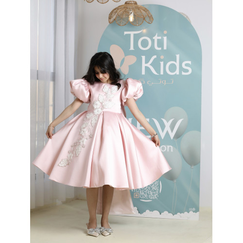 فستان بناتي وردي ميكادو بتطريز وفيونكة ضخمة | فستان هاي لو فاخر - M3773