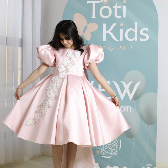 فستان بناتي وردي ميكادو بتطريز وفيونكة ضخمة | فستان هاي لو فاخر - M3773