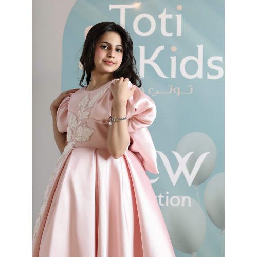 فستان بناتي وردي ميكادو بتطريز وفيونكة ضخمة | فستان هاي لو فاخر - M3773