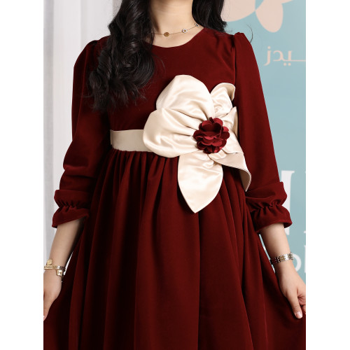 فستان بناتي مخمل عنابي بفيونكة كبيرة | فستان شتوي فاخر - 1104 فستان بناتي مخمل عنابي بفيونكة كبيرة | فستان شتوي فاخر - 1104