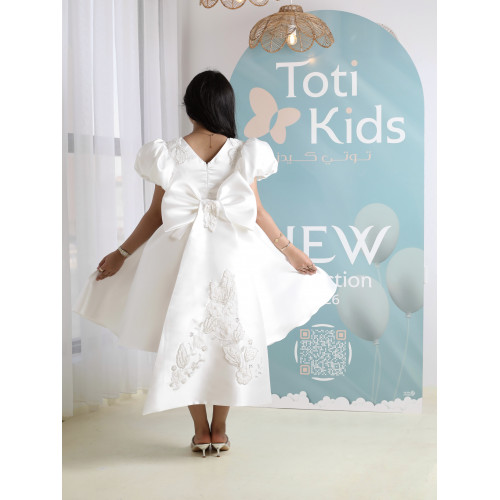 فستان بناتي أبيض بتطريز فاخر بأكمام | فستان بفيونكة خلفية كبيرة - M3763