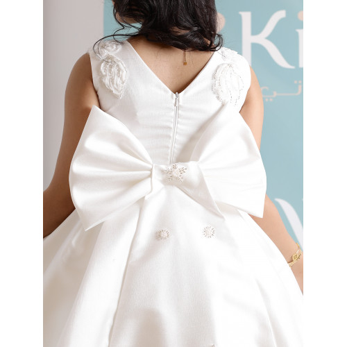 فستان بناتي أبيض بتطريز فاخر مكيادو | فستان بفيونكة خلفية كبيرة - M3761