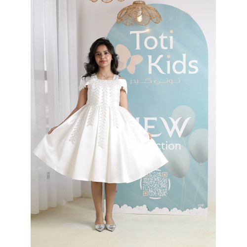 فستان بناتي أبيض أوف شولدر بتطريز | فستان سهرة فاخر - M3624 فستان بناتي أبيض أوف شولدر بتطريز | فستان سهرة فاخر - M3624