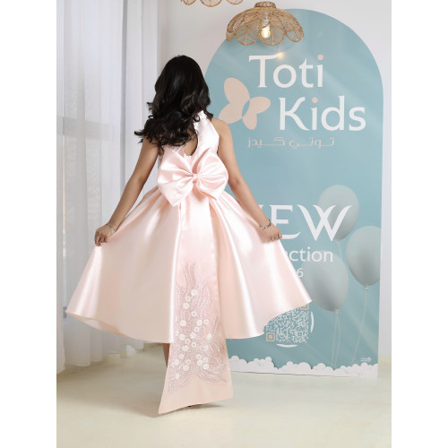 فستان بناتي وردي بفيونكة وذيل مطرز | فستان سهرة فاخر - 1037 فستان بناتي وردي بفيونكة وذيل مطرز | فستان سهرة فاخر - 1037