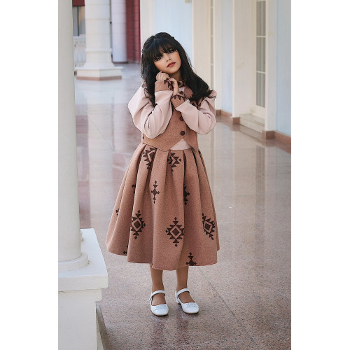 طقم تيور بناتي شتوي | سديري وتنورة بنقشة تراثية - M3772