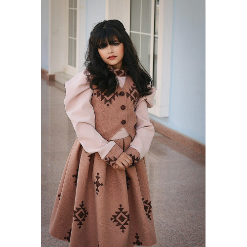 طقم تيور بناتي شتوي | سديري وتنورة بنقشة تراثية - M3772