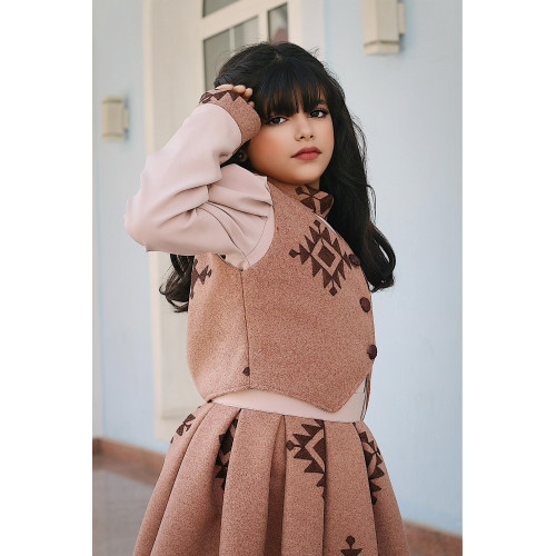 طقم تيور بناتي شتوي | سديري وتنورة بنقشة تراثية - M3772