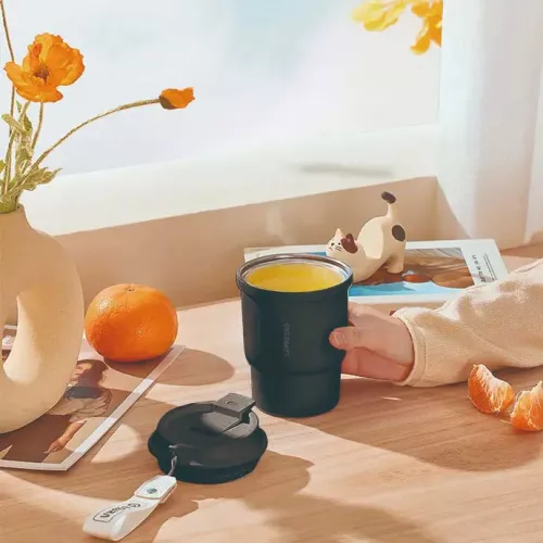 استمتع بمشروبك المفضل مع كوب ليبريسو العازل للحرارة والبرودة - لون أسود