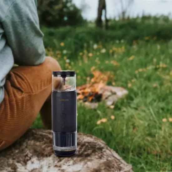 استمتع بنكهات الإسبريسو الغنية أينما كنت مع آلة الإسبريسو المحمولة - لون أسود - ضمان لمدة سنة 