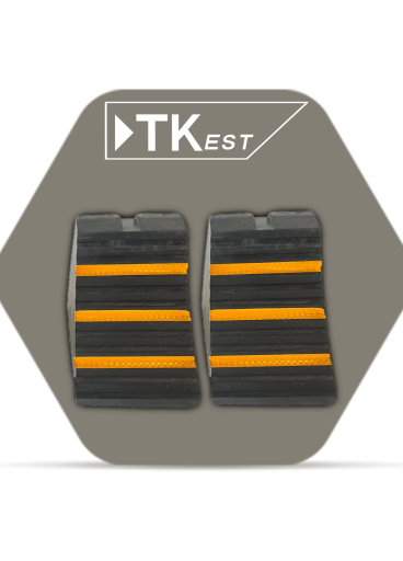 Rubber trailer barrier