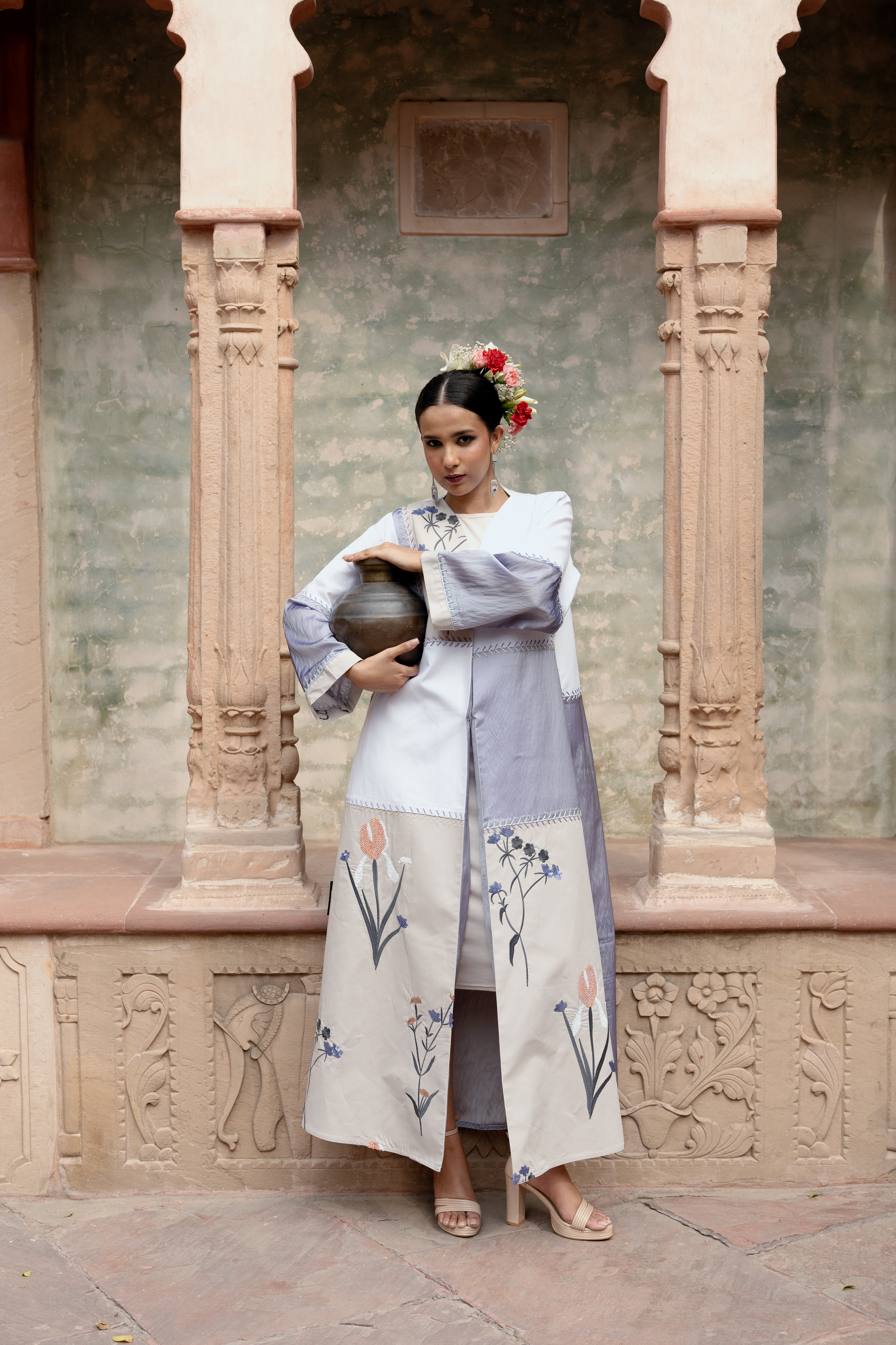 عباية السفر الأنيقة عباية السفر الأنيقة