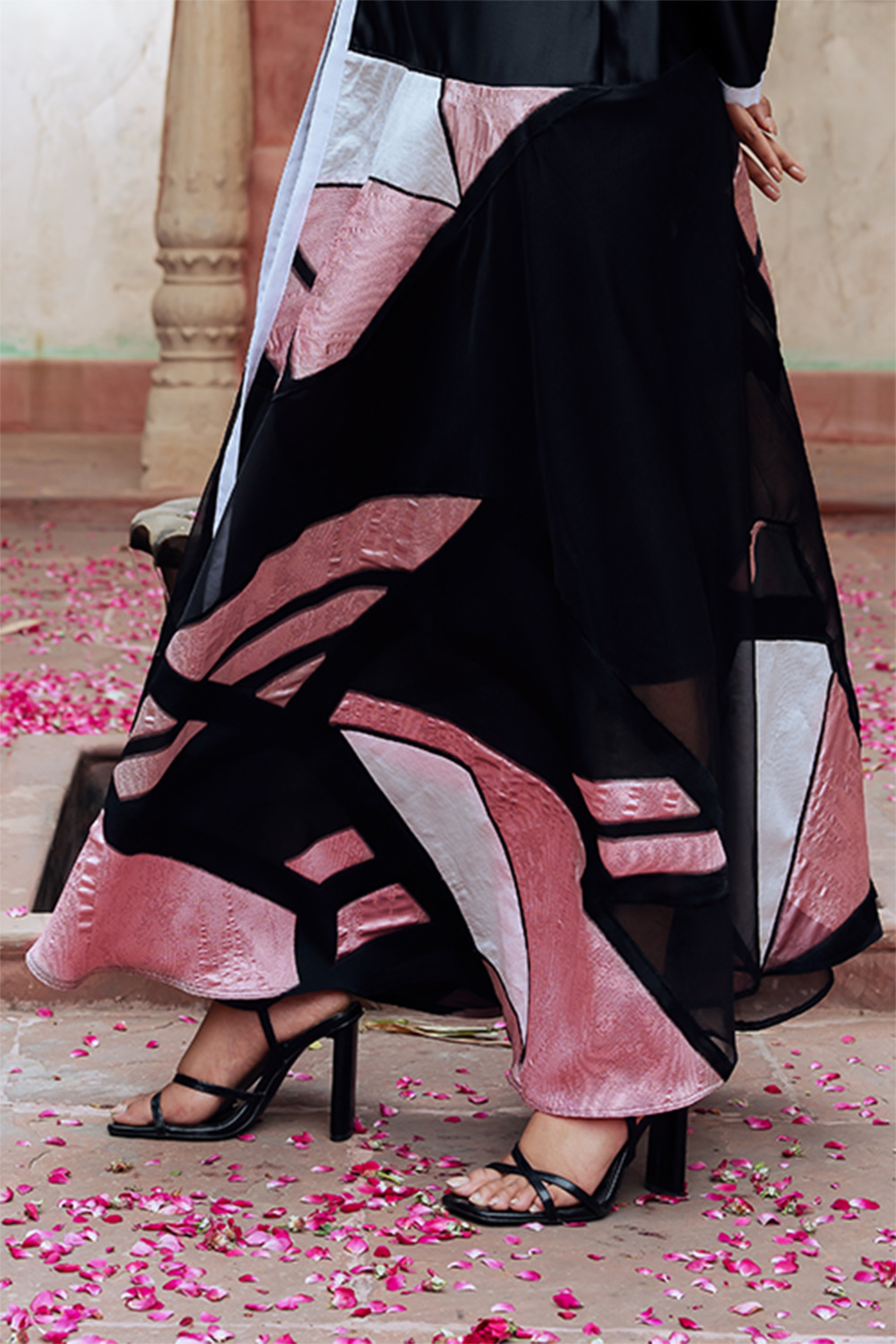 عباية انيقة يومية بتدرجات الزهري عباية انيقة يومية بتدرجات الزهري