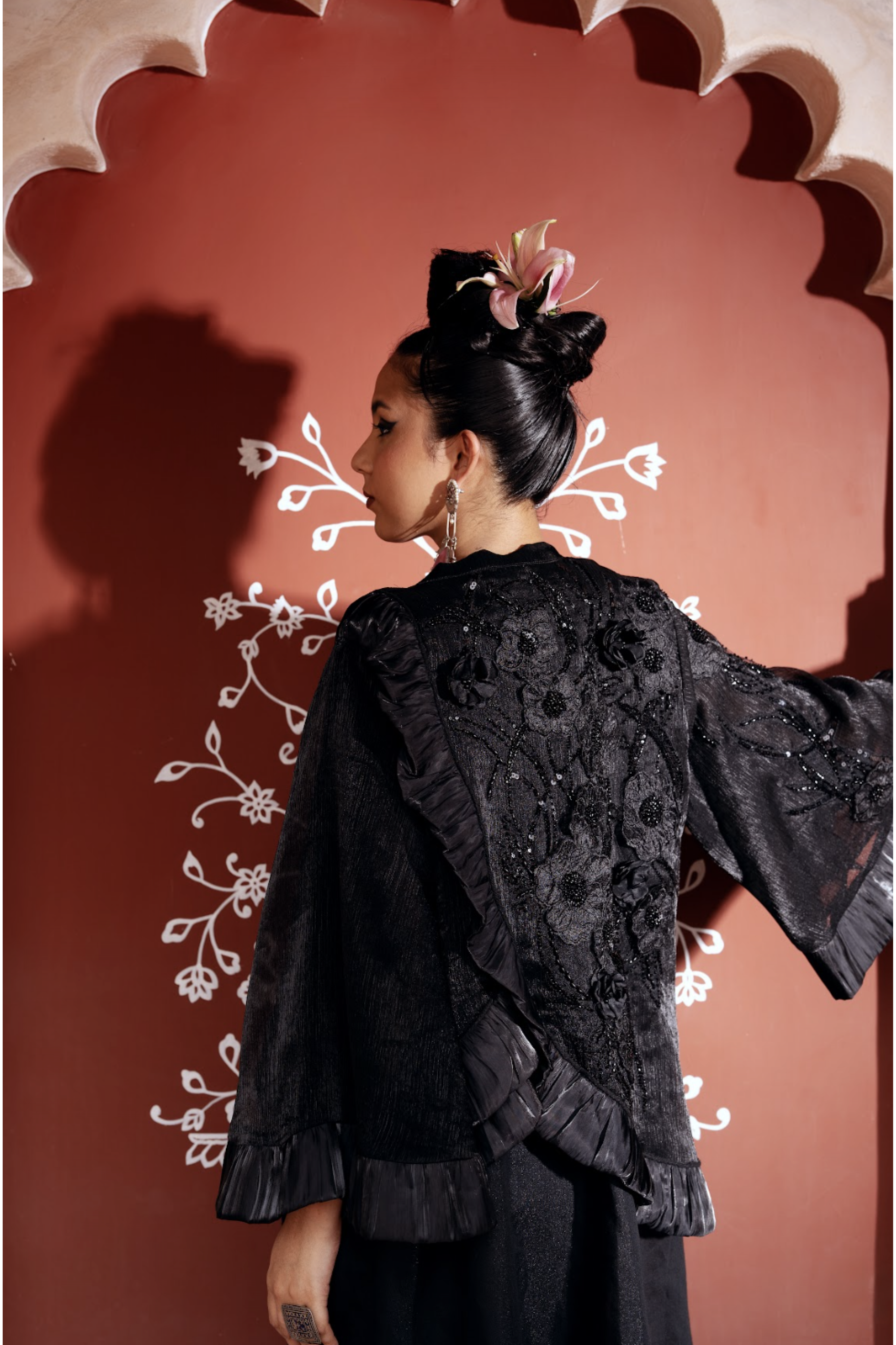 عباية المناسبات الملكية سحر الأناقة 