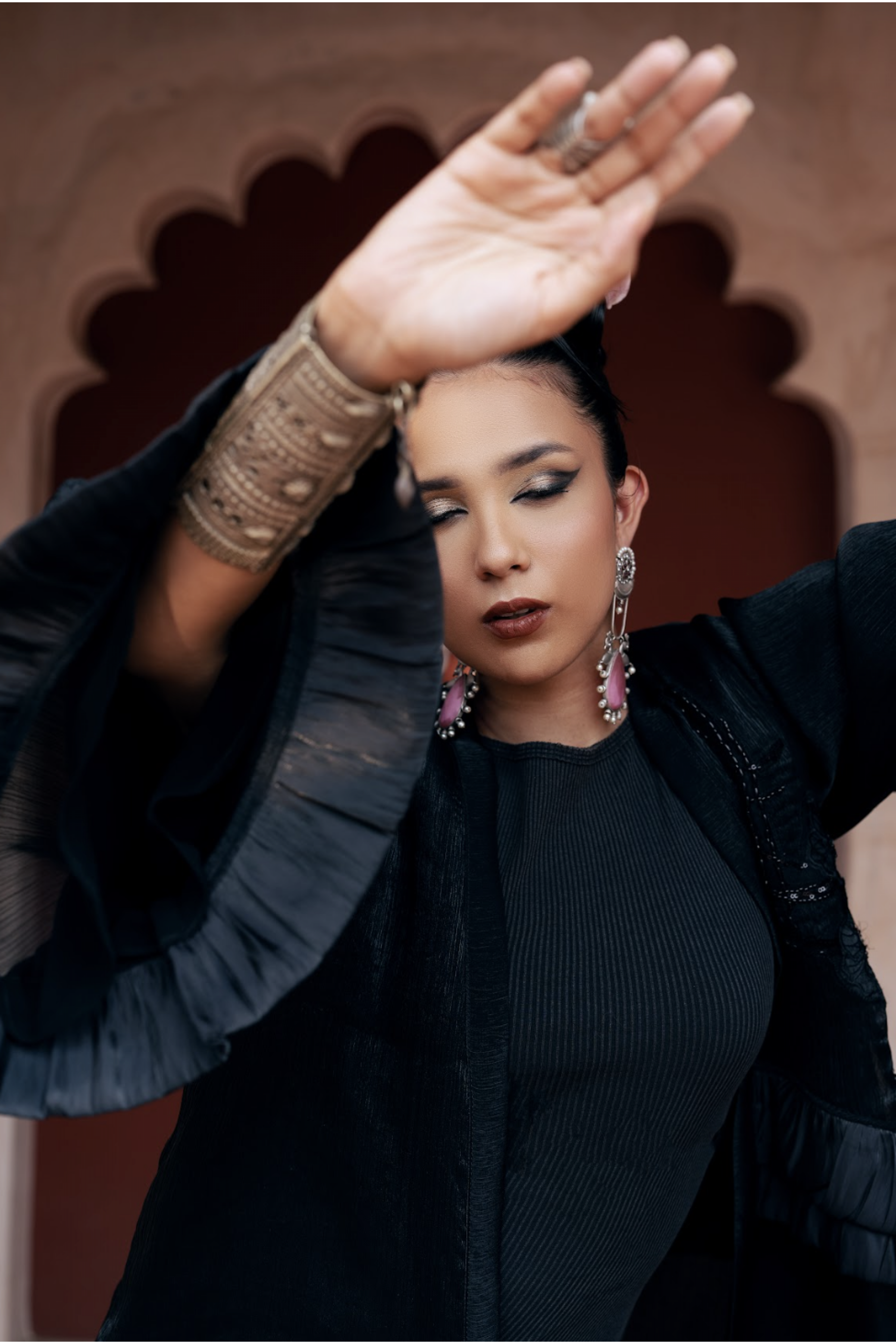 عباية المناسبات الملكية سحر الأناقة 