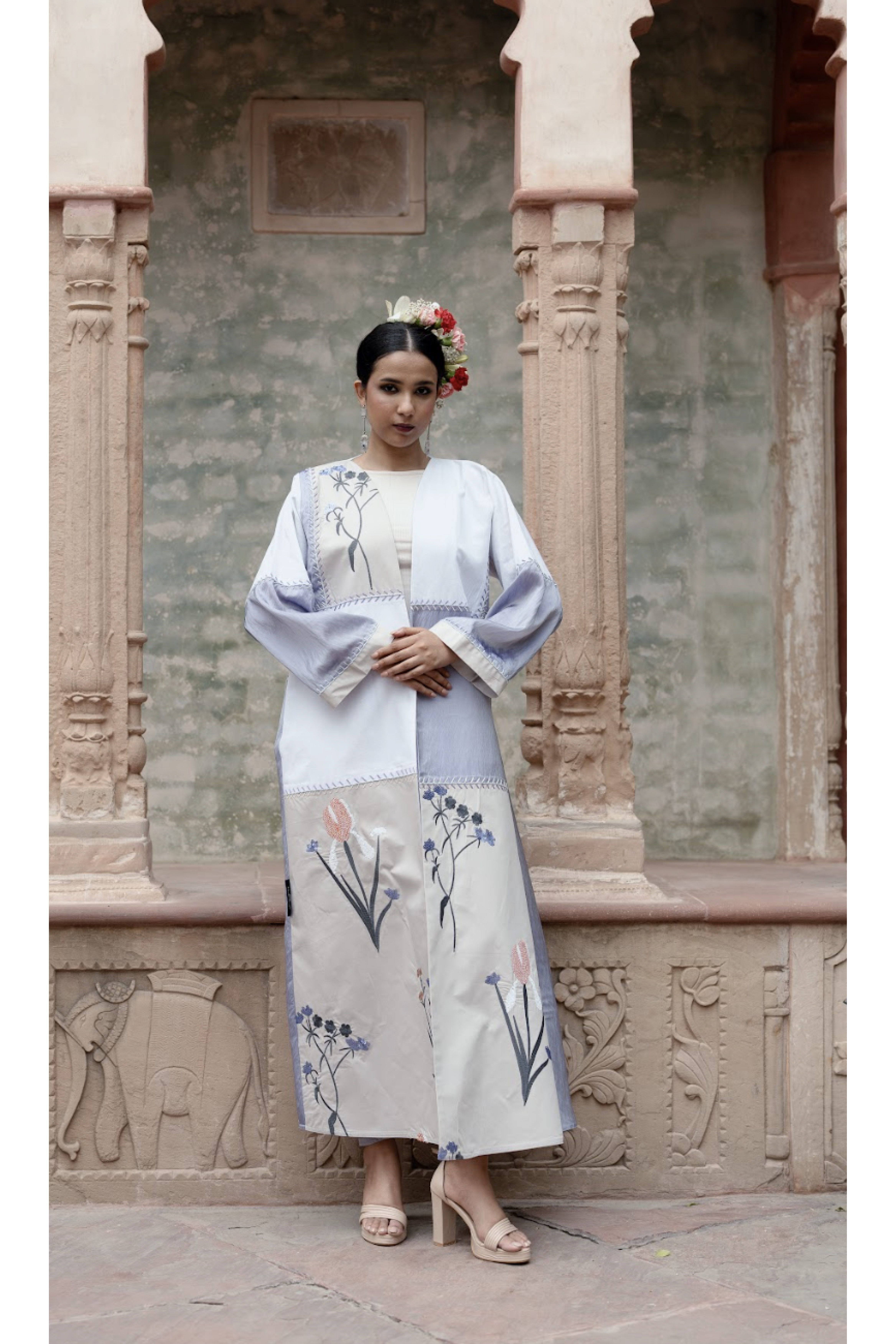 عباية السفر الأنيقة عباية السفر الأنيقة