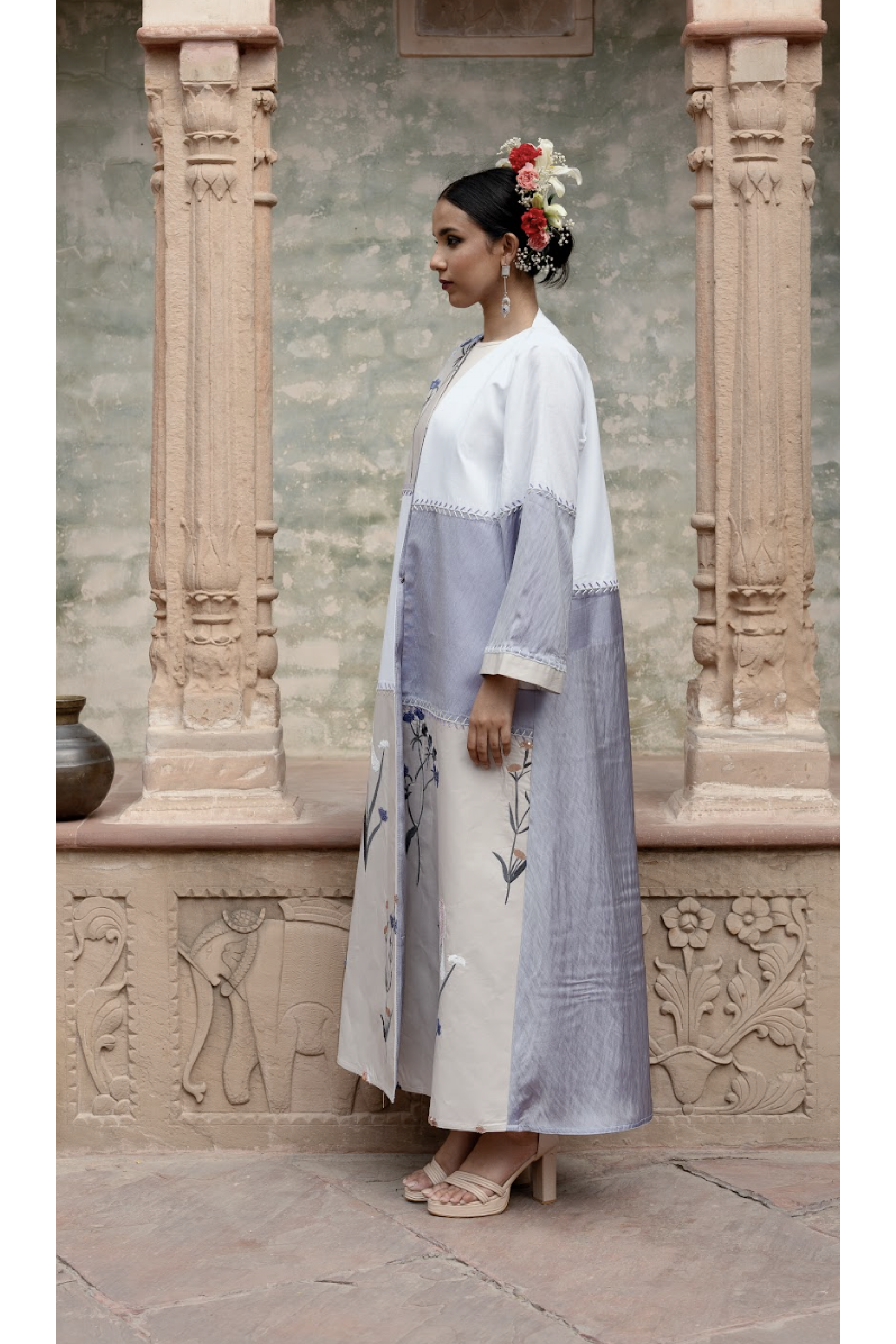 عباية السفر الأنيقة عباية السفر الأنيقة