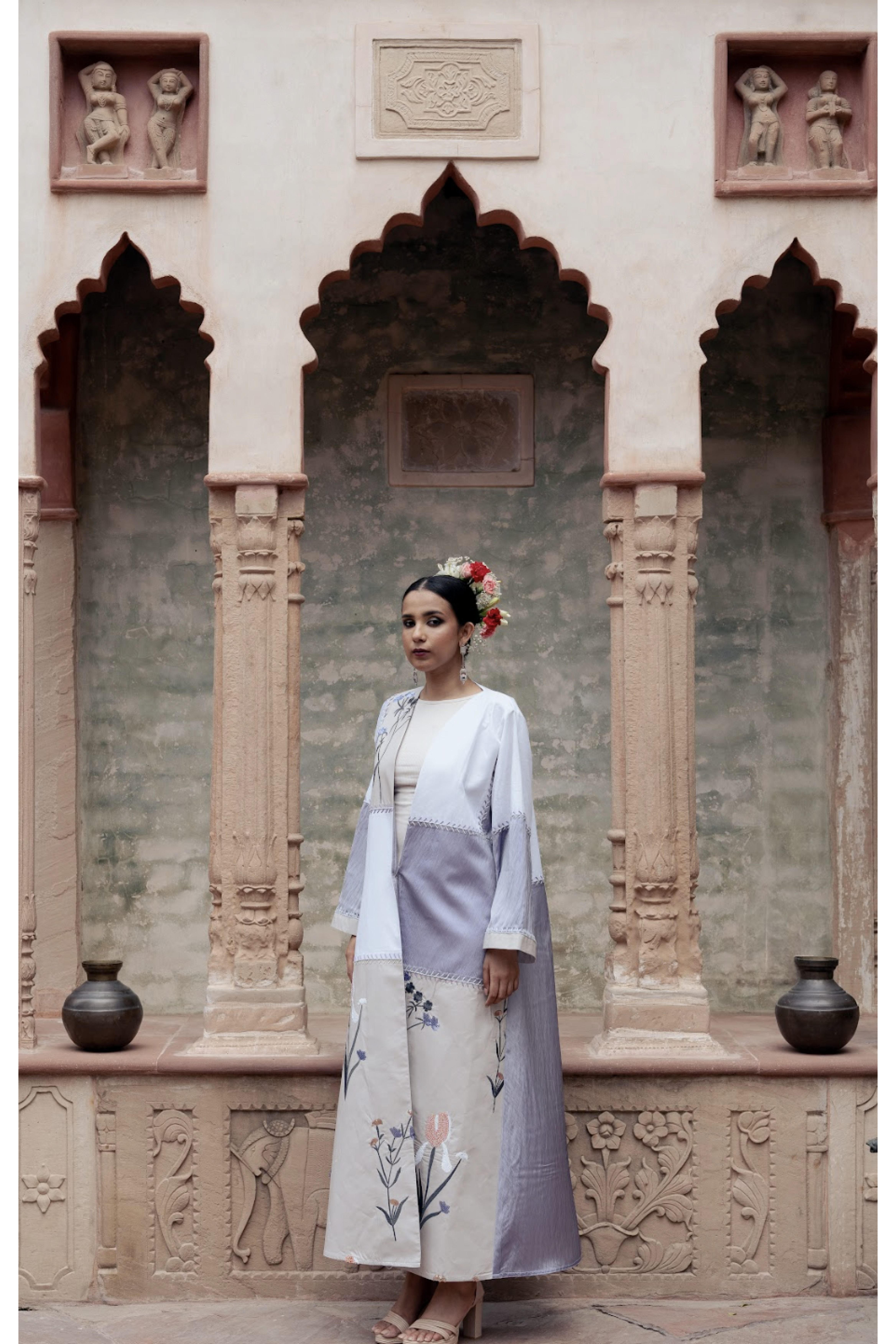 عباية السفر الأنيقة عباية السفر الأنيقة