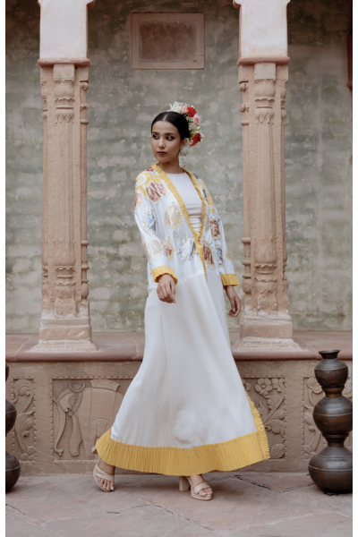 عباية السفر المريحة بتدرجات الأصفر