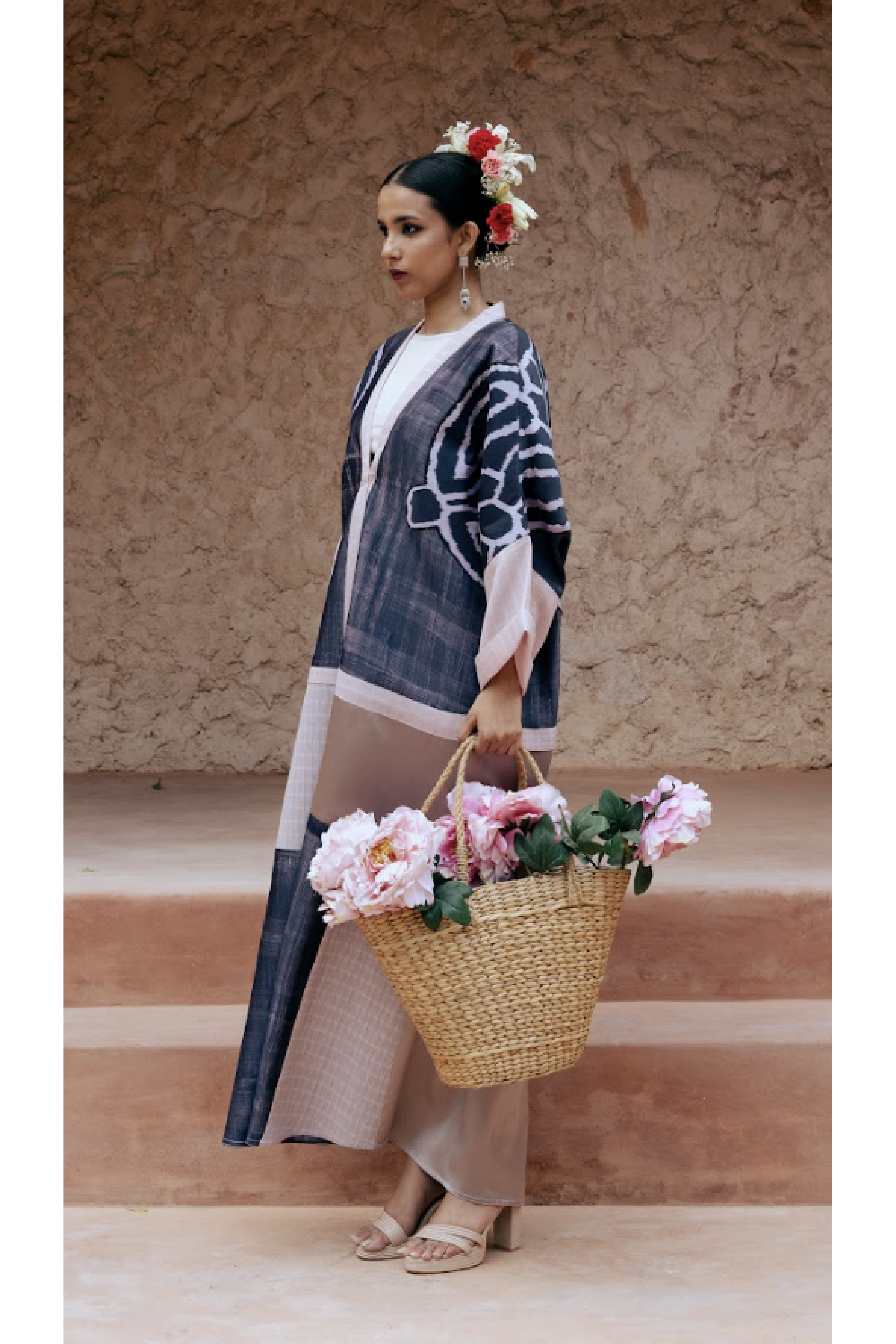 عباية السفر بألوان صيفية