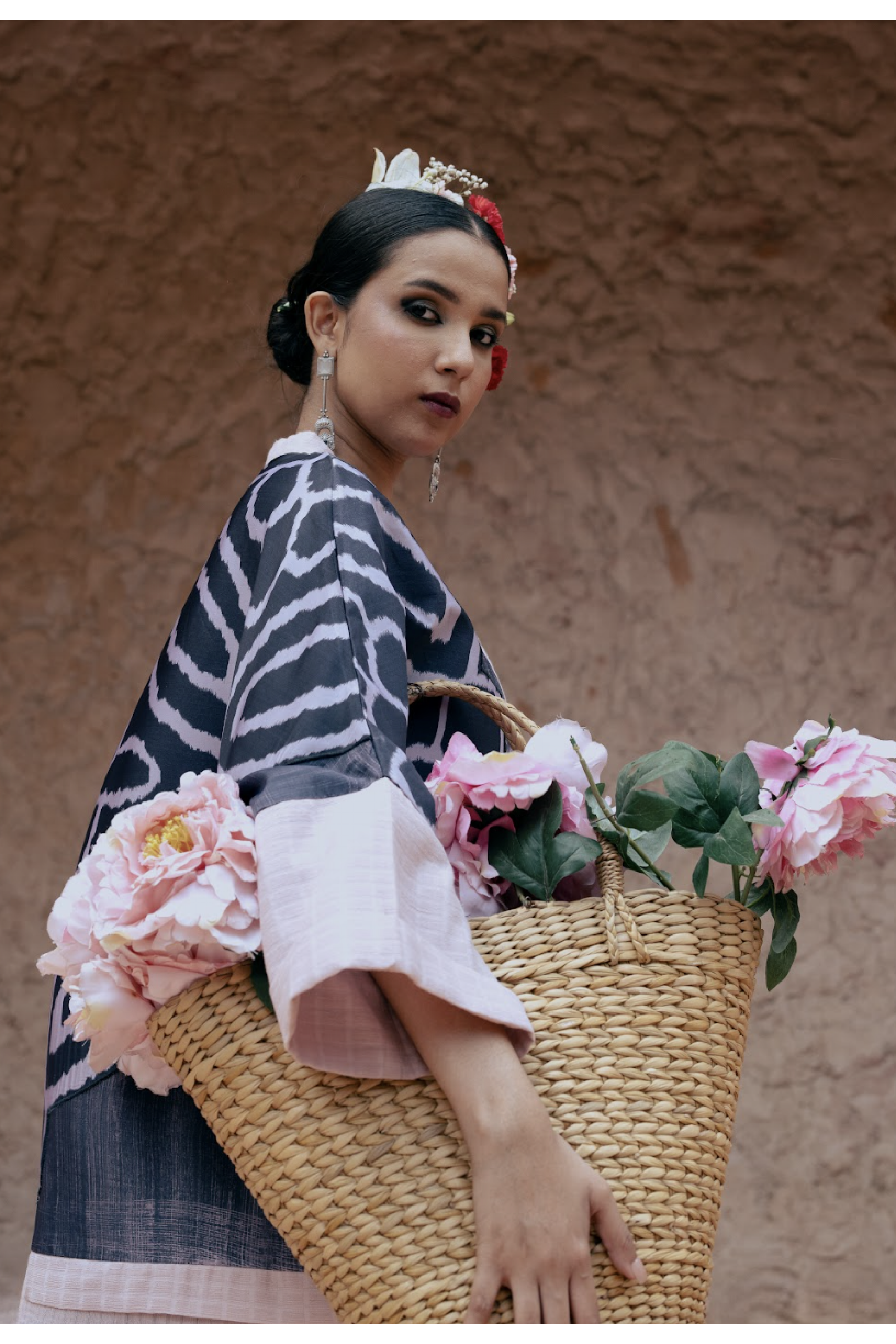 عباية السفر بألوان صيفية