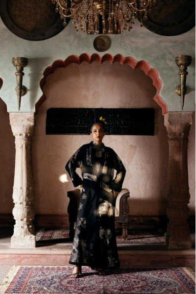 عباية راقية للمناسبات بالتطريز الذهبي