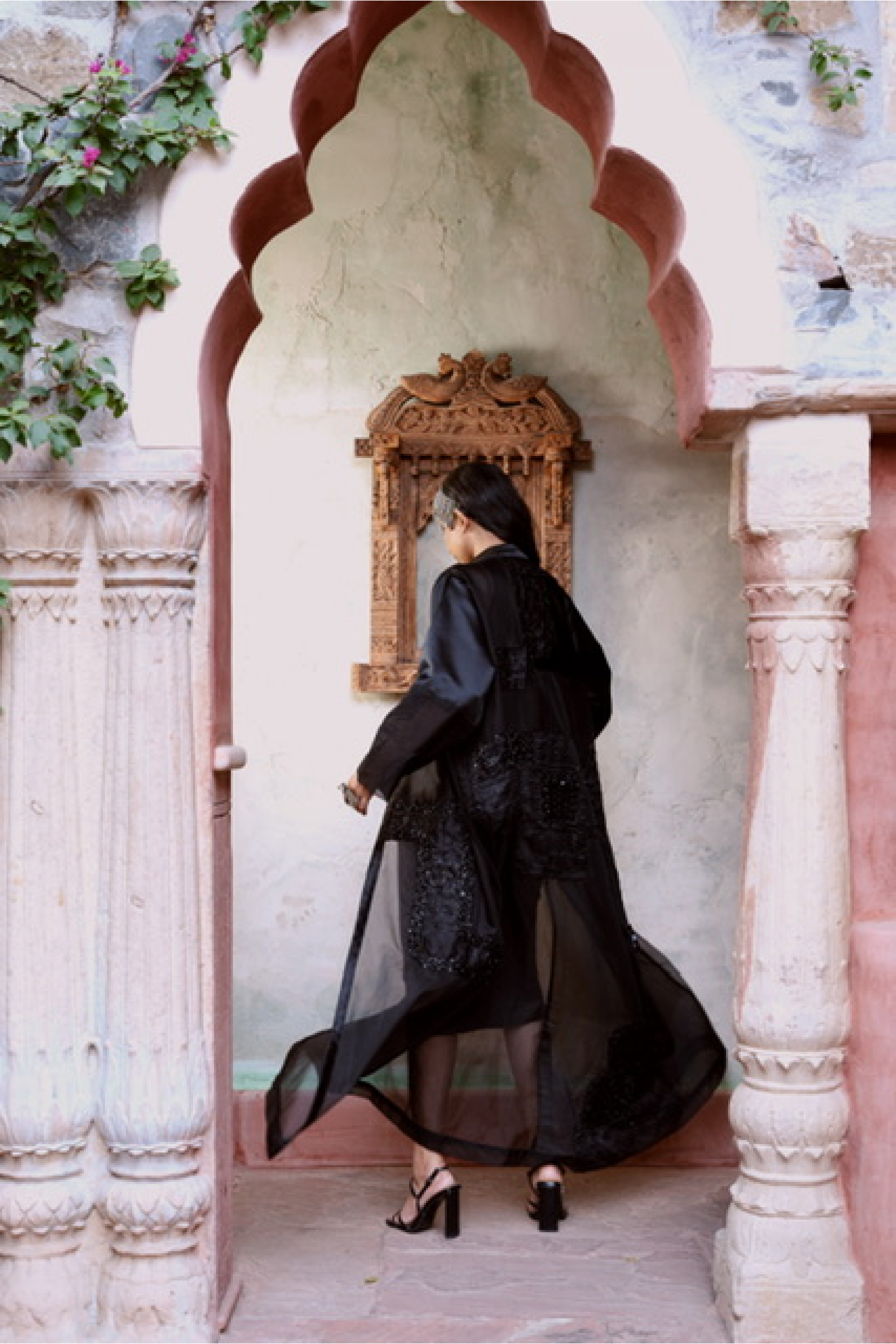 عباية ملكية سوداء 