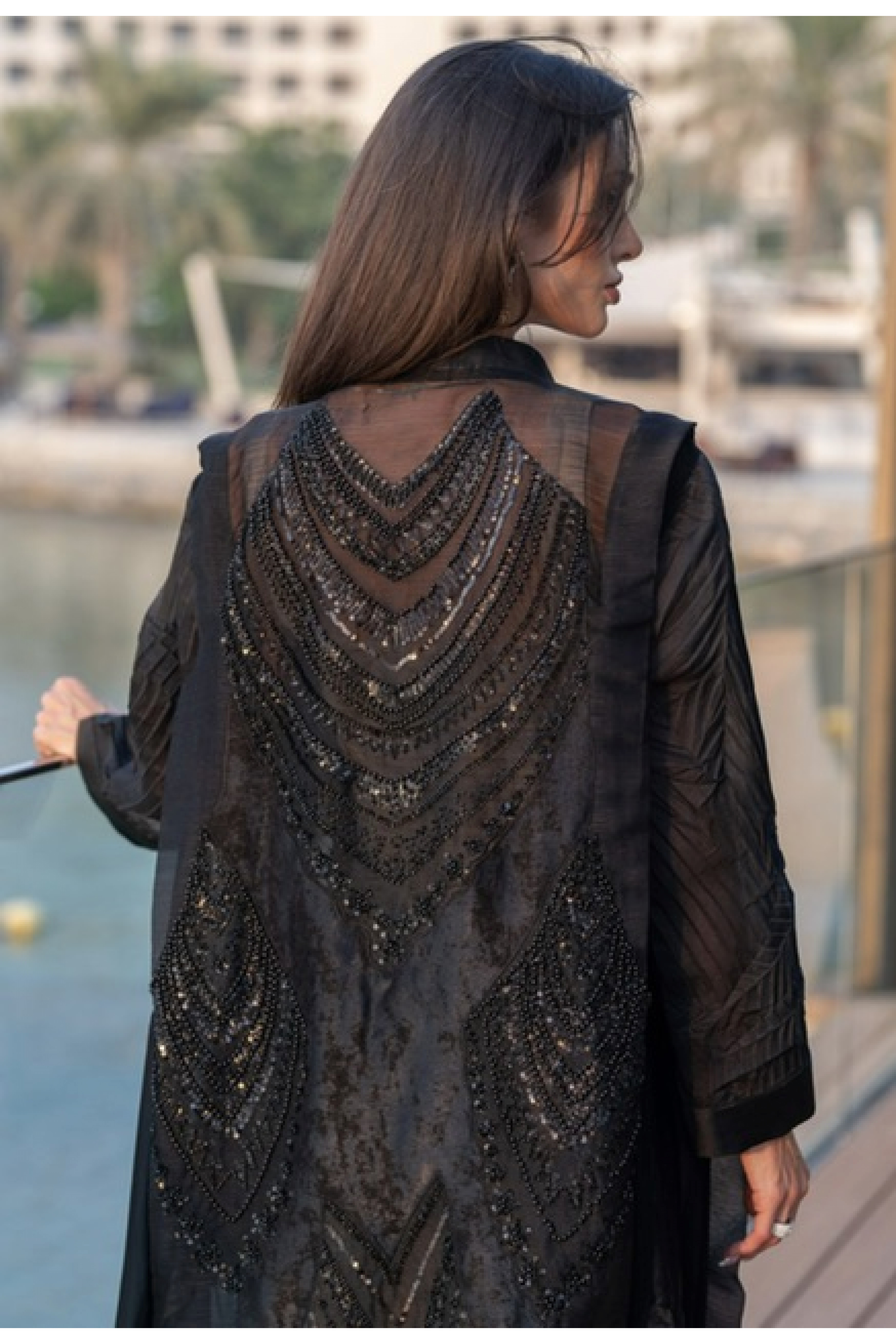 عباية سوداء فخمة بالشك الأسود الملكي 