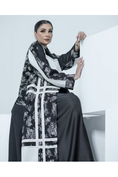 عباية ديور عملية باللونين الأبيض و الأسود