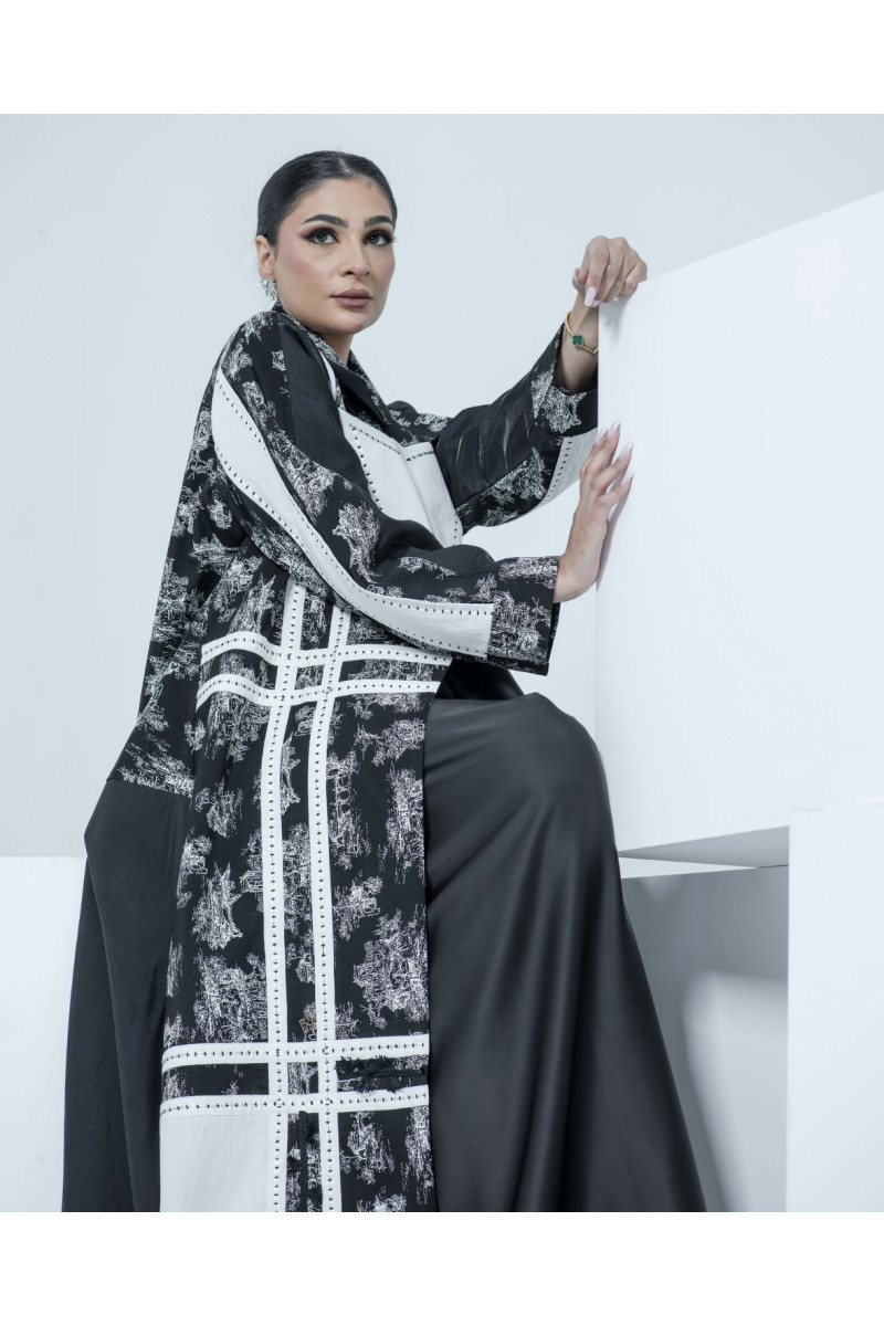 عباية ديور عملية باللونين الأبيض و الأسود