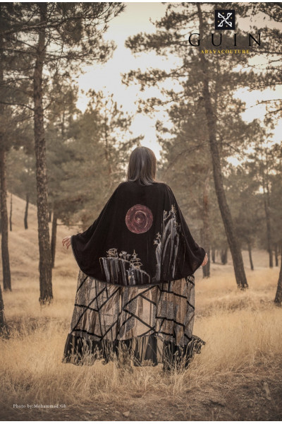 عباية فنية بالأحمر الملكي