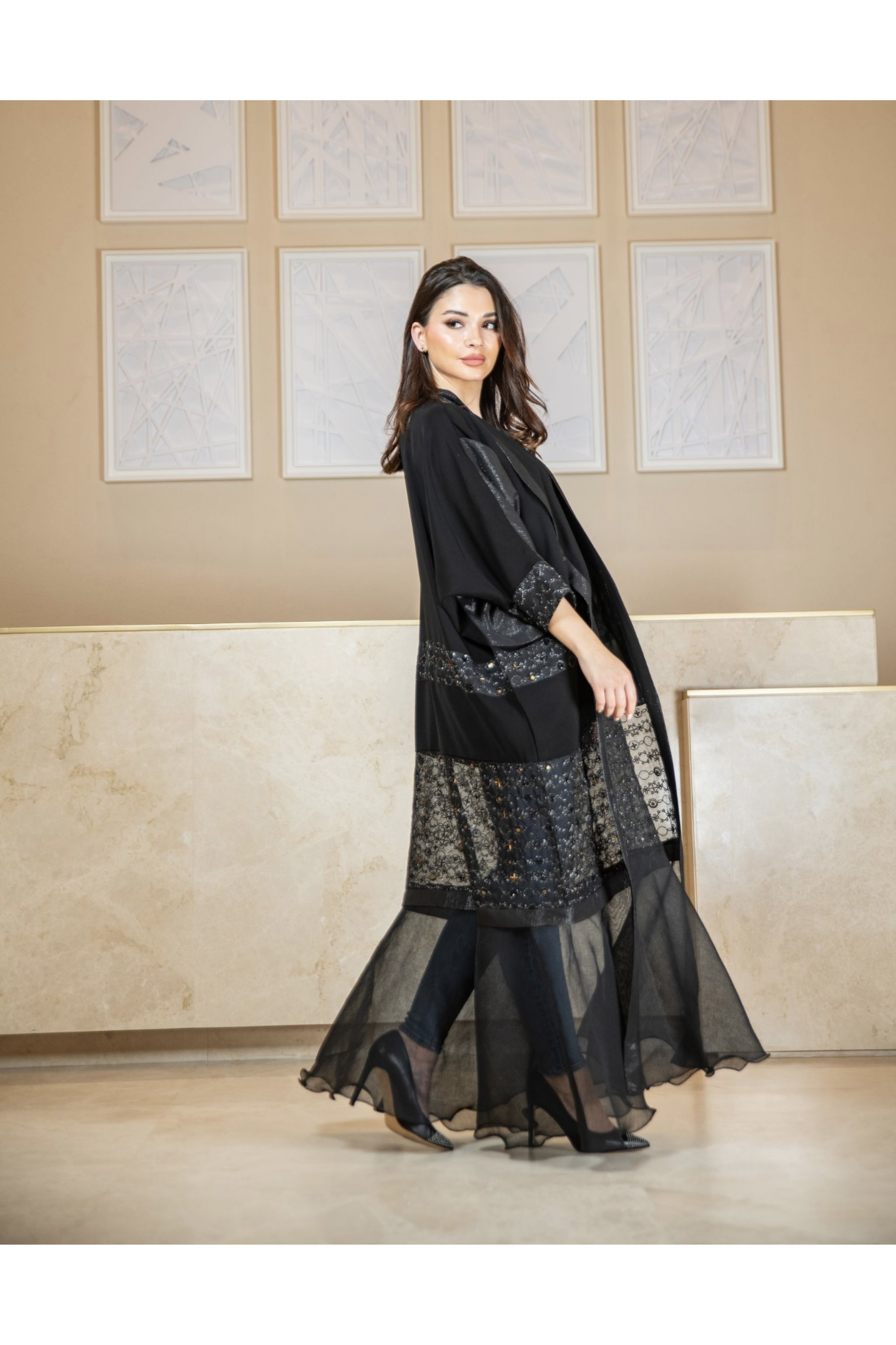 عباية بالشك الأسود راقية جداً للمناسبات 