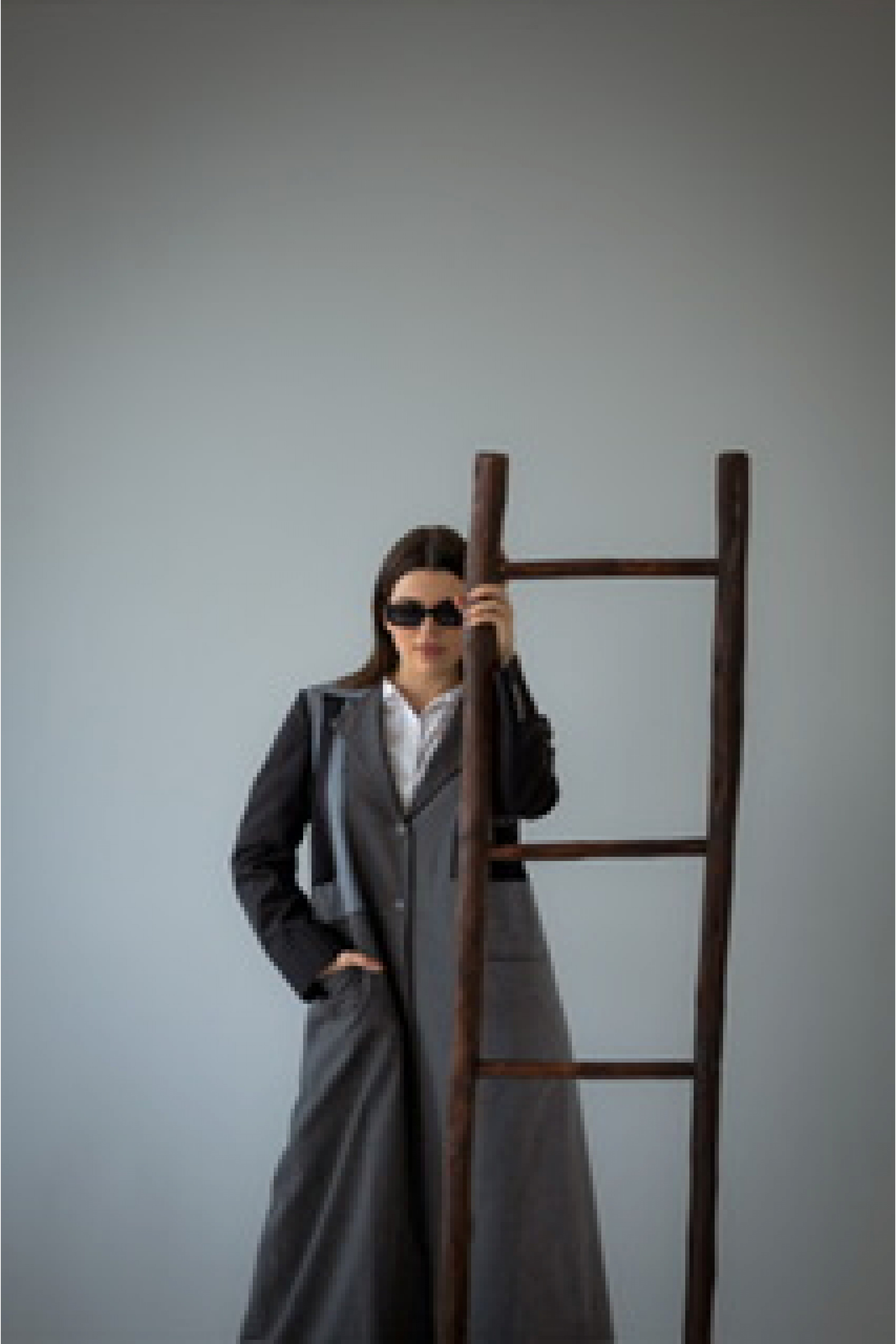 عباية سوداء و رصاصي عملية و راقية 