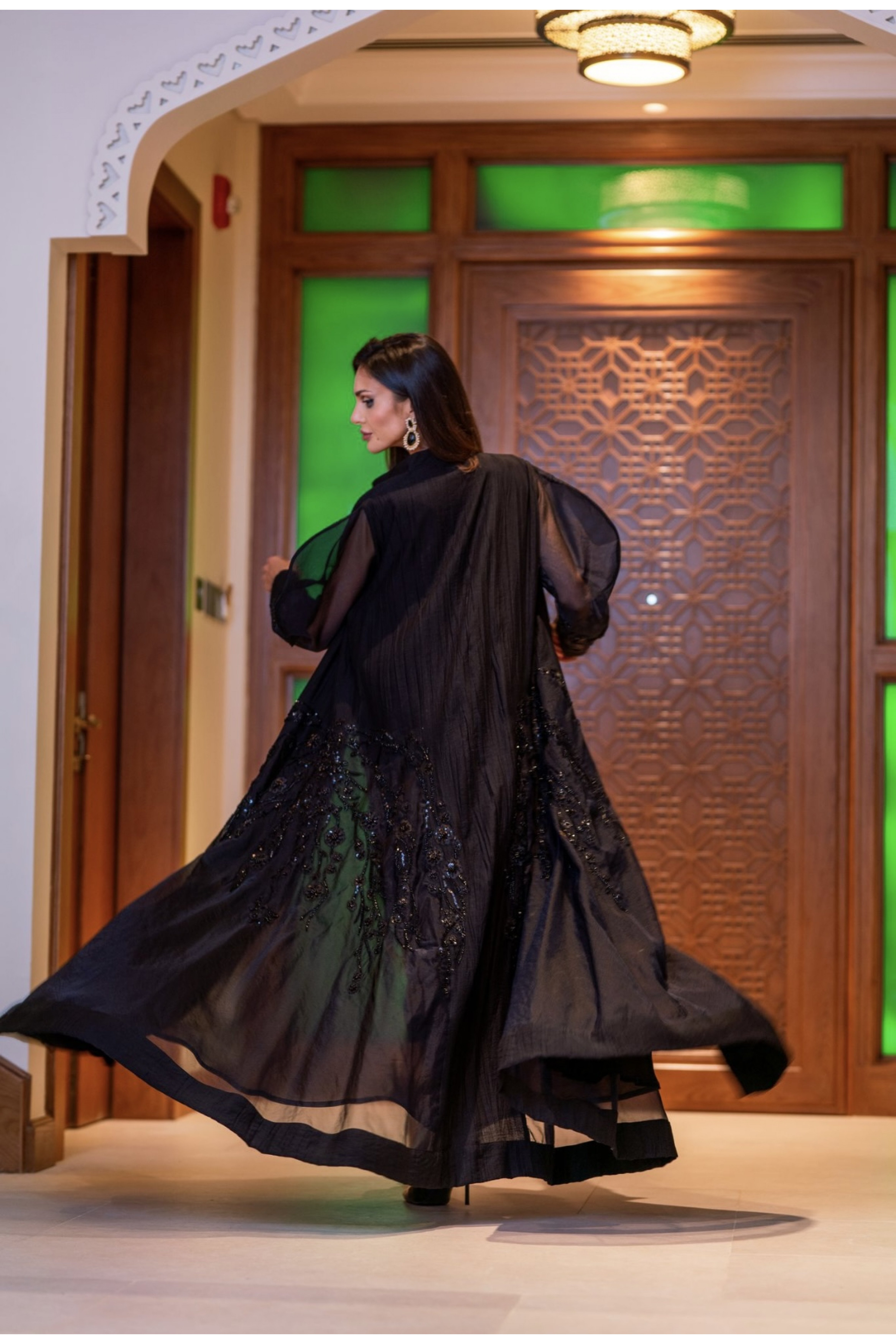 عباية راقية جداً بالشك الأسود 