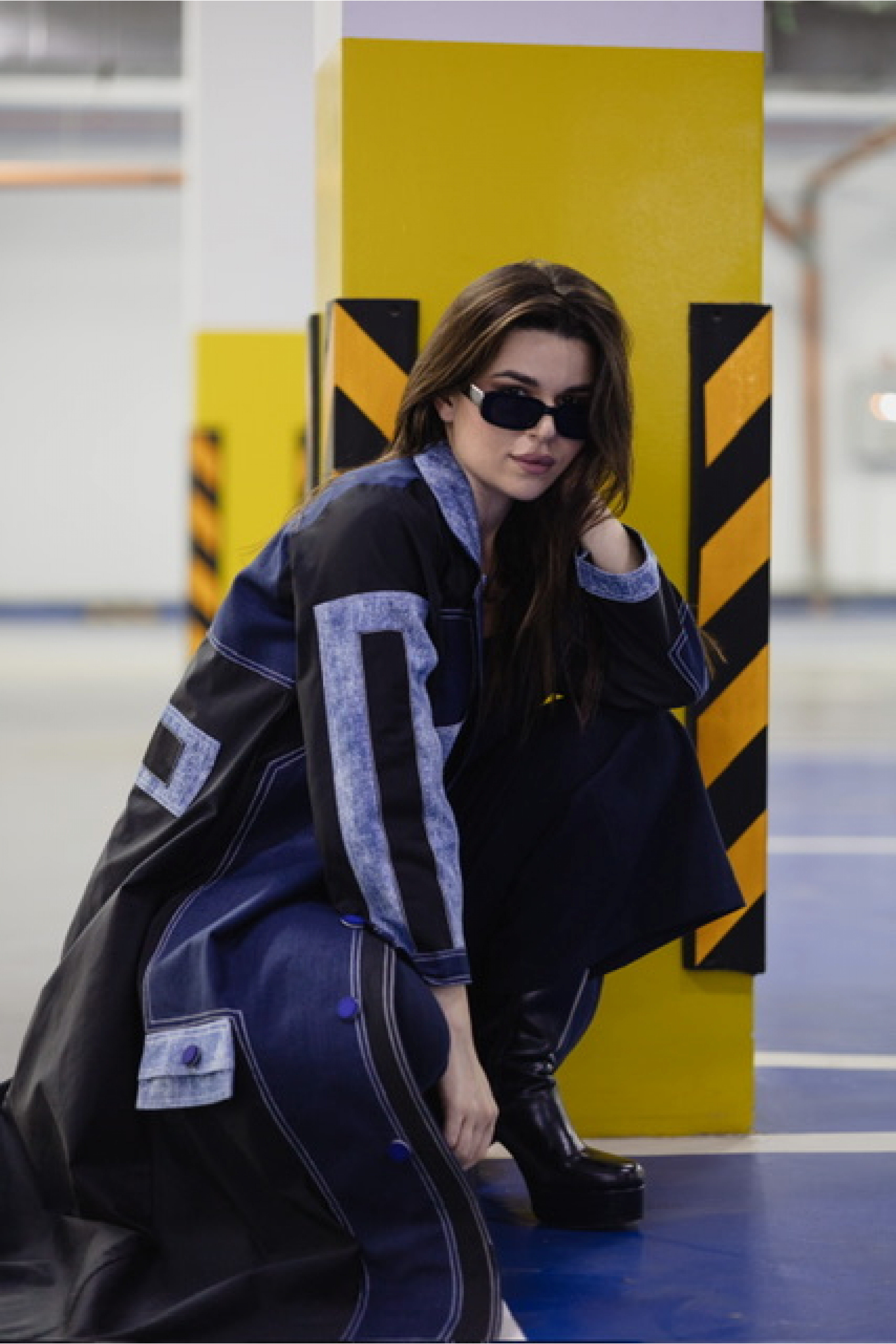 عباية سوداء ( بليزر ) مع اضافة الازرق