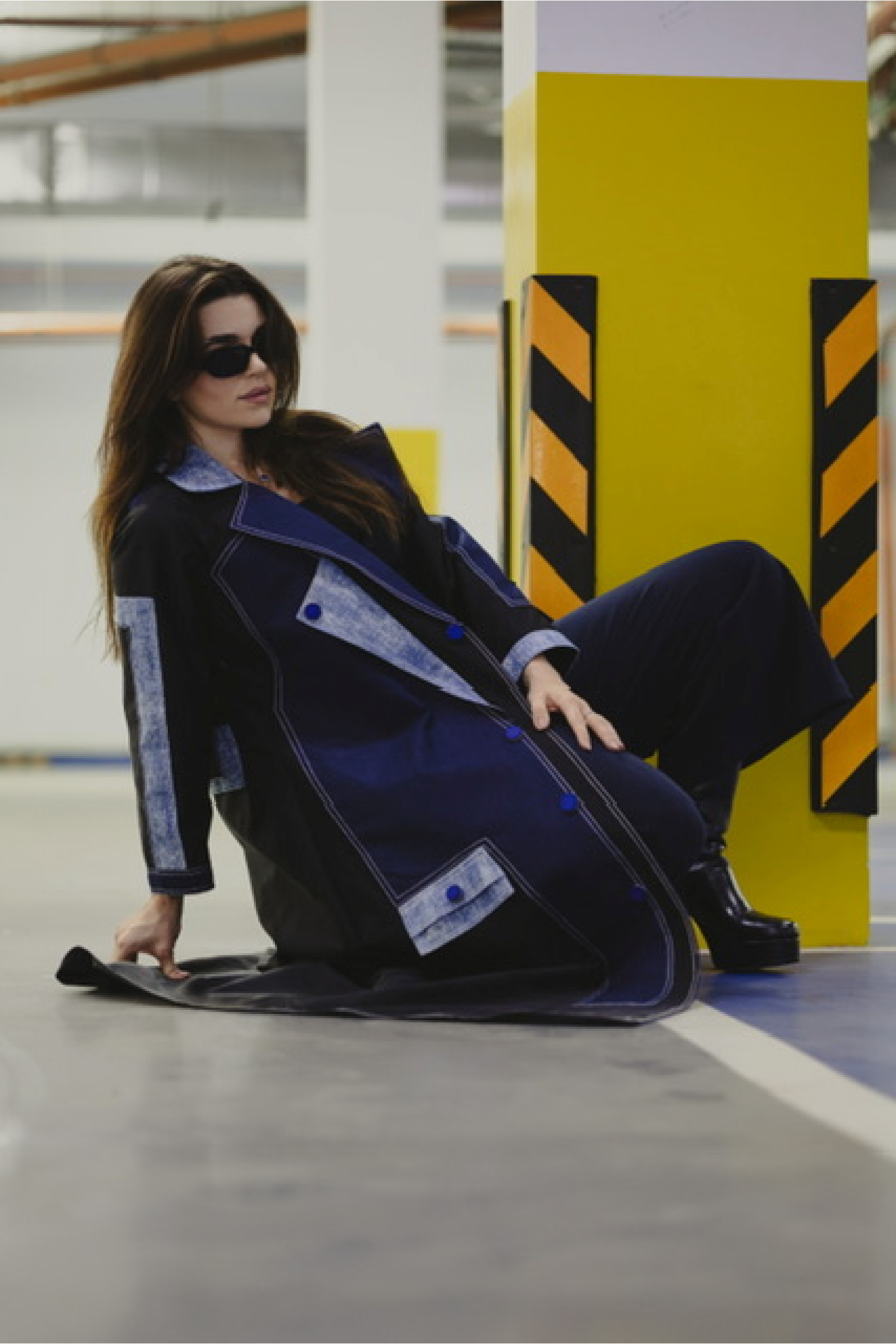 عباية سوداء ( بليزر ) مع اضافة الازرق