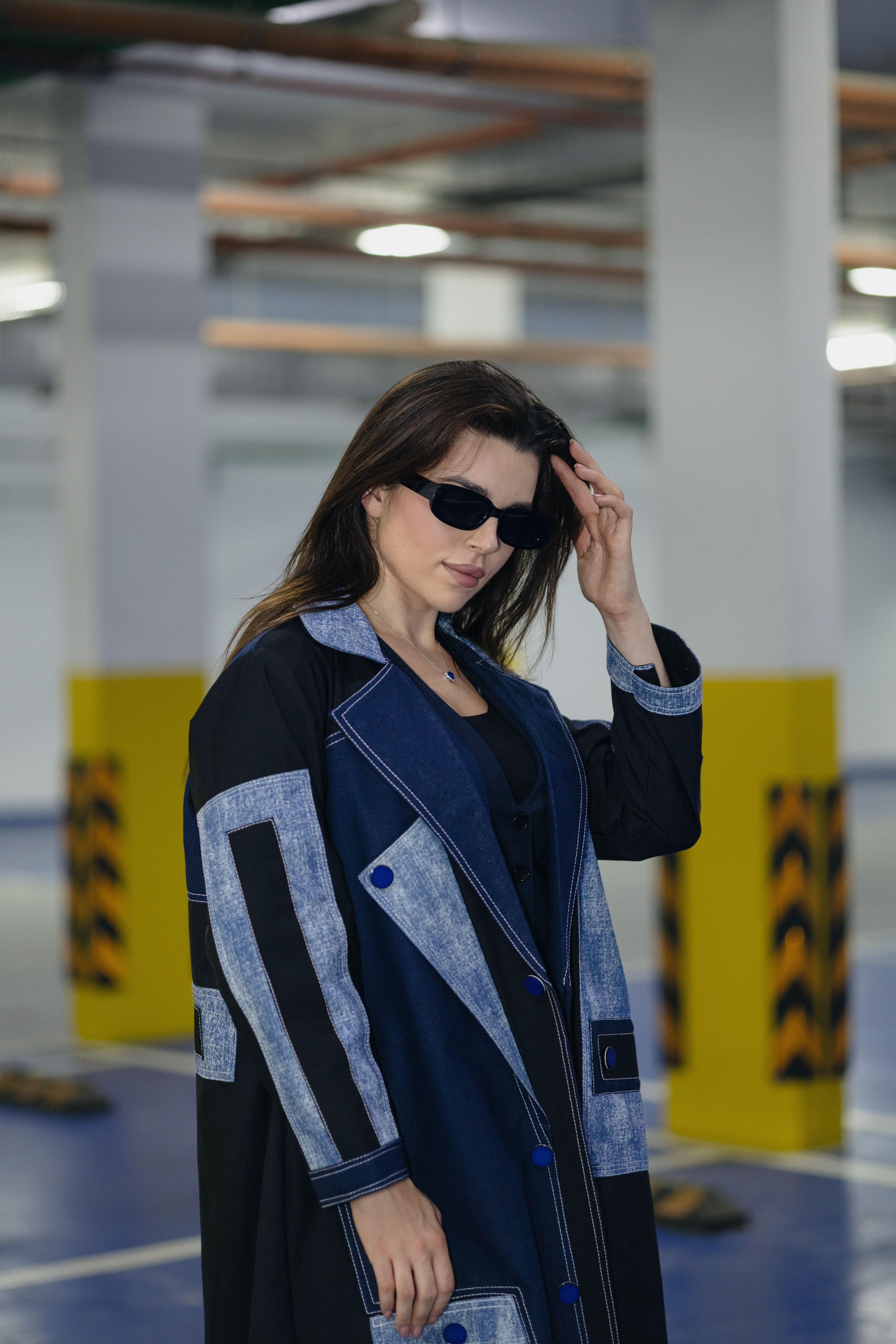 عباية سوداء ( بليزر ) مع اضافة الازرق