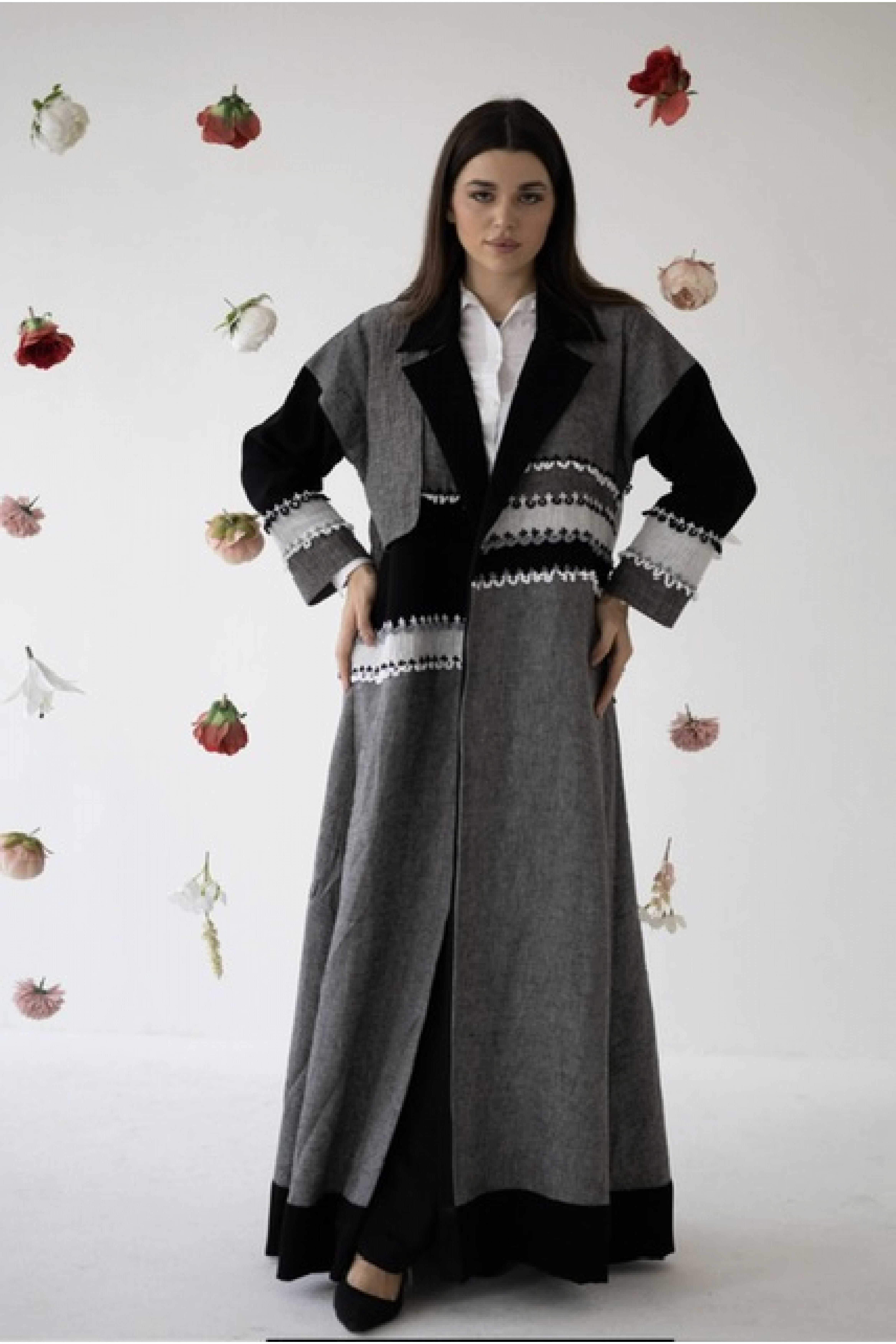 عباية يومية بتفاصيل باللون الأسود و الرصاصي 