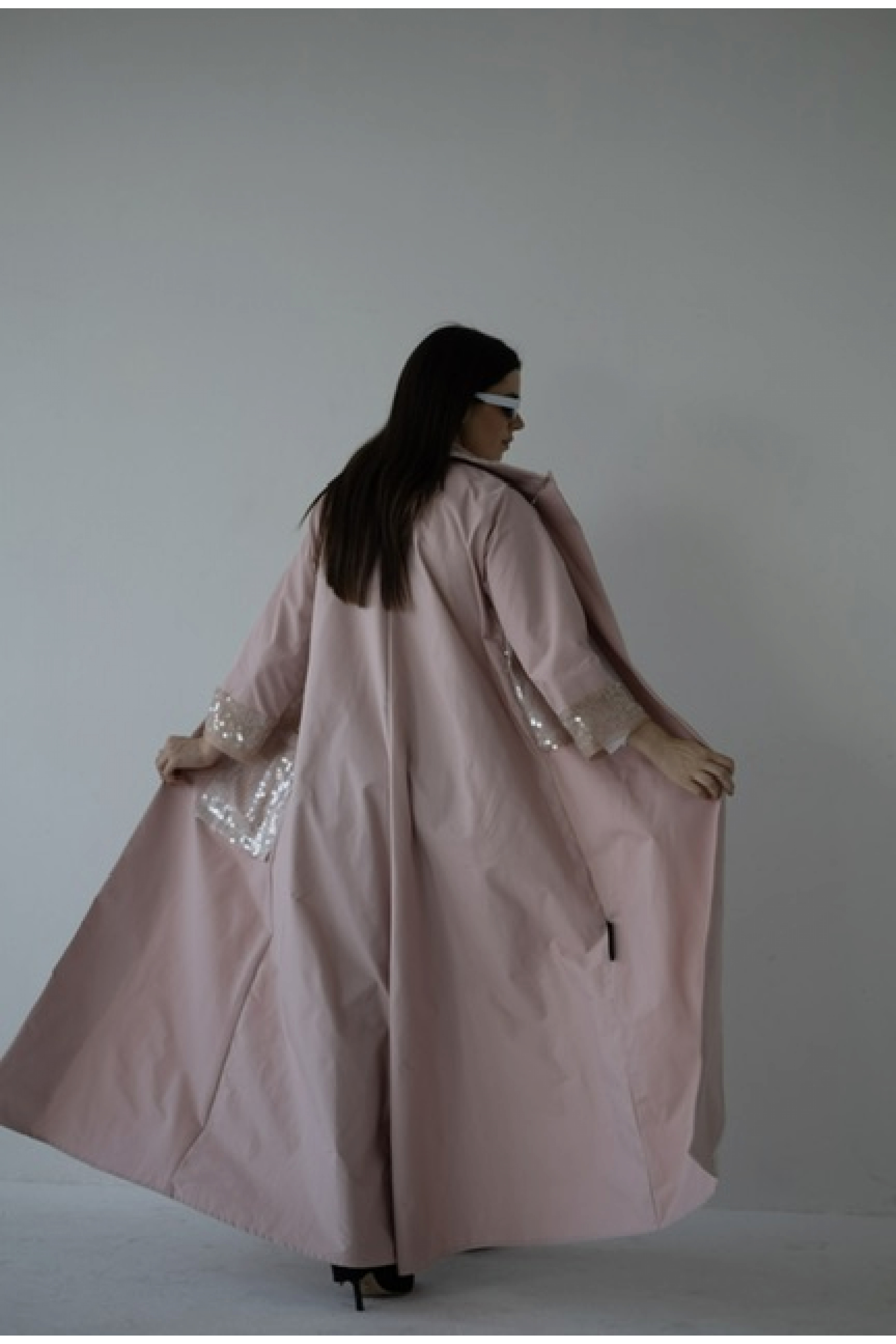 عباية وردية عملية للمناسبات المهمة 