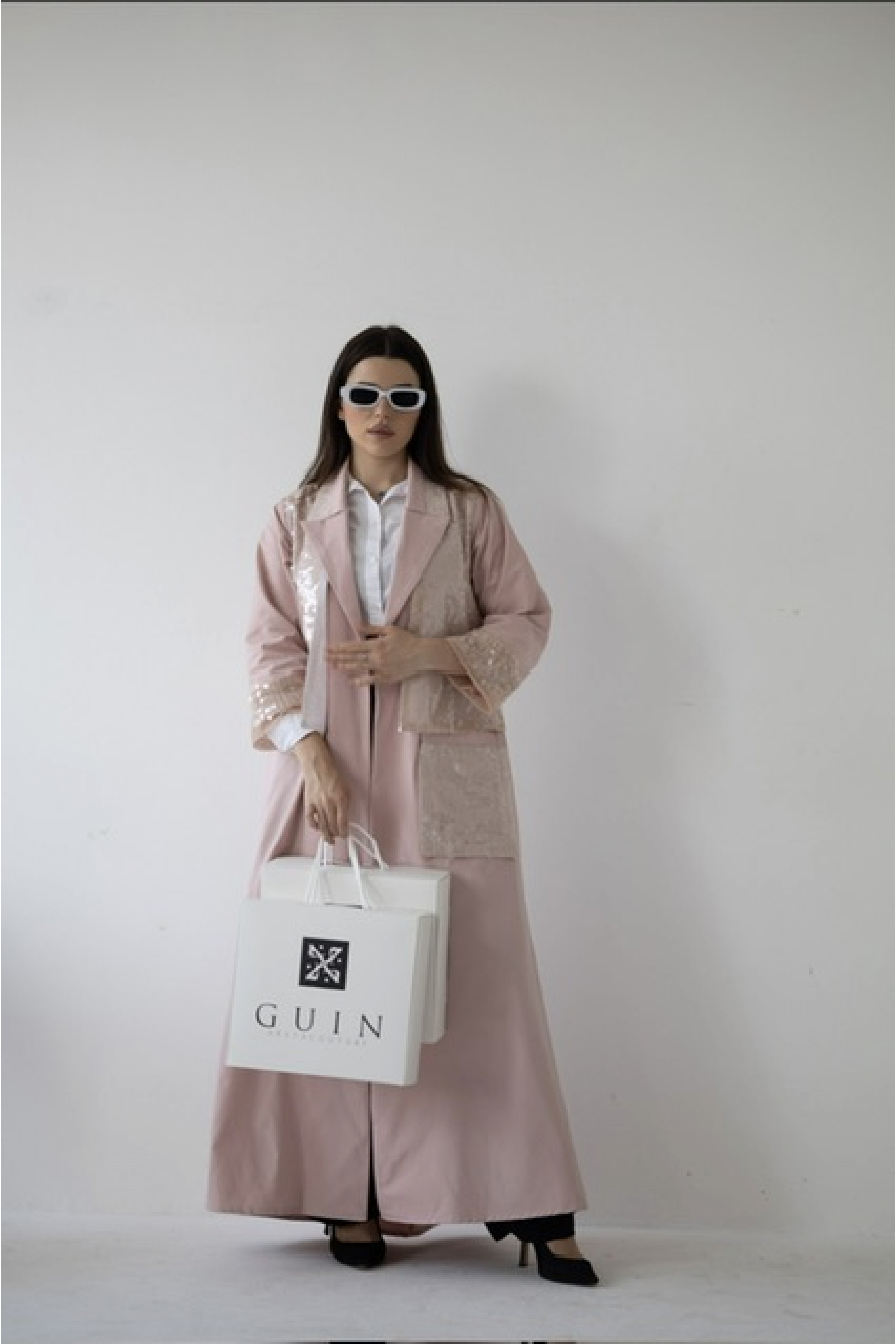 عباية وردية عملية للمناسبات المهمة 