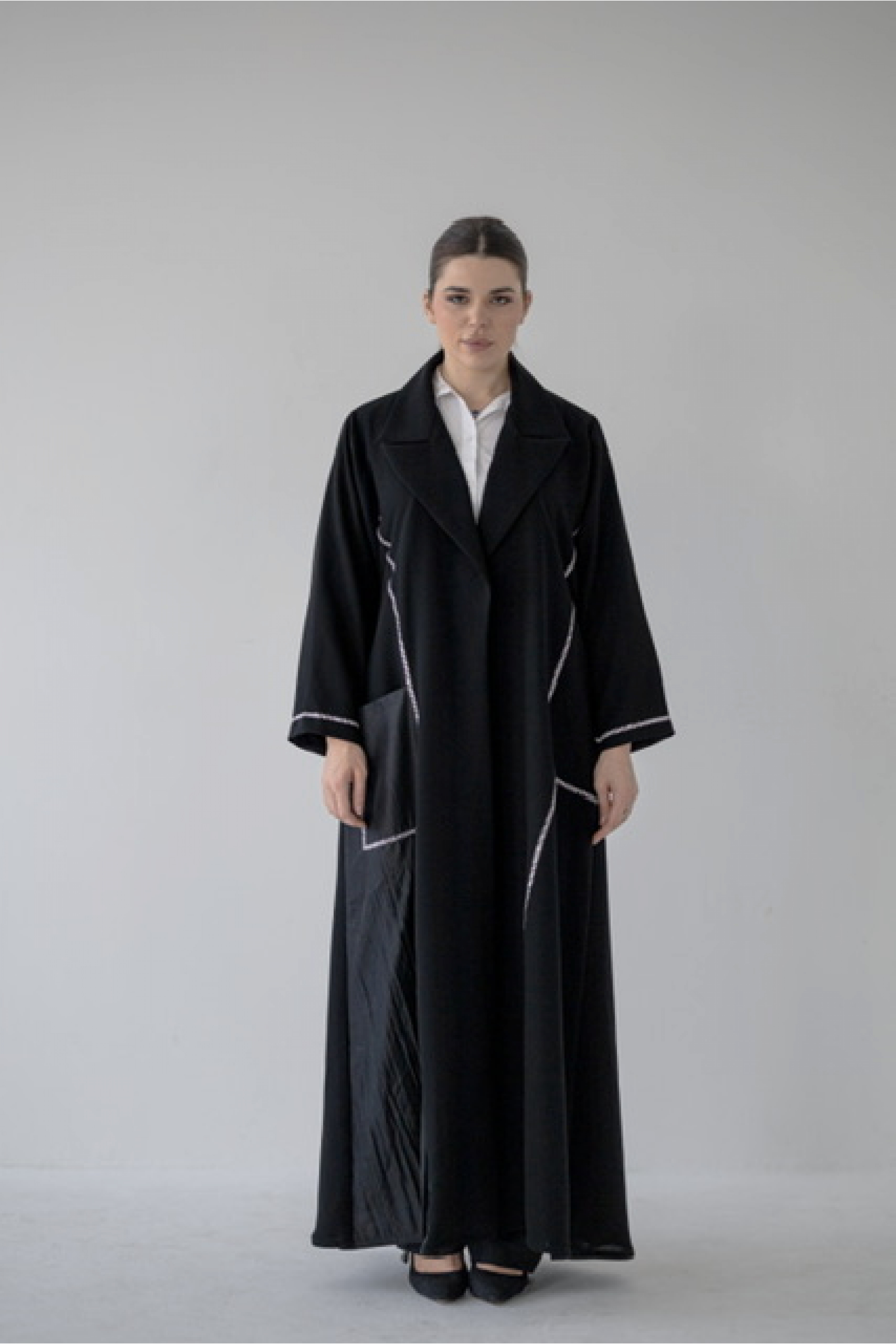 عباية سوداء عملية و بسيطة 