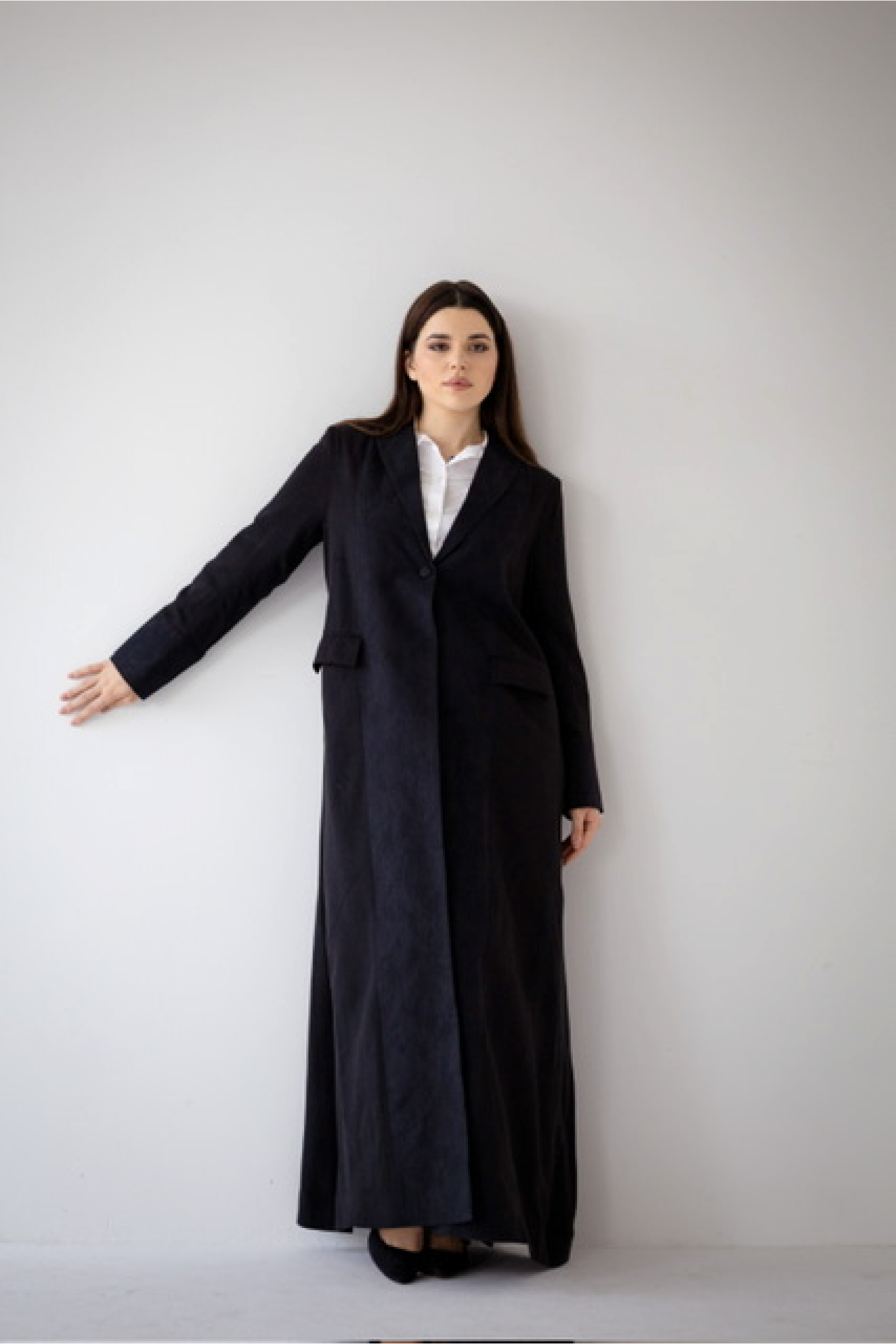 عباية سوداء راقية و بسيطة 